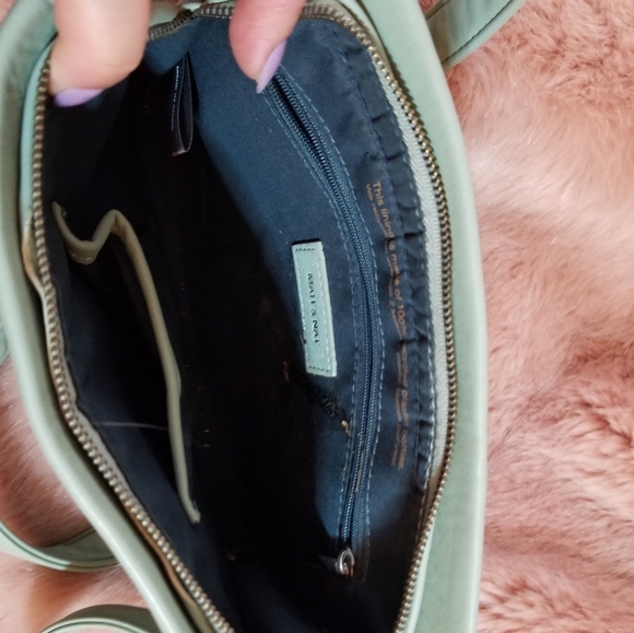 Green purse [Matt & Nat] - Picture 3 of 4
